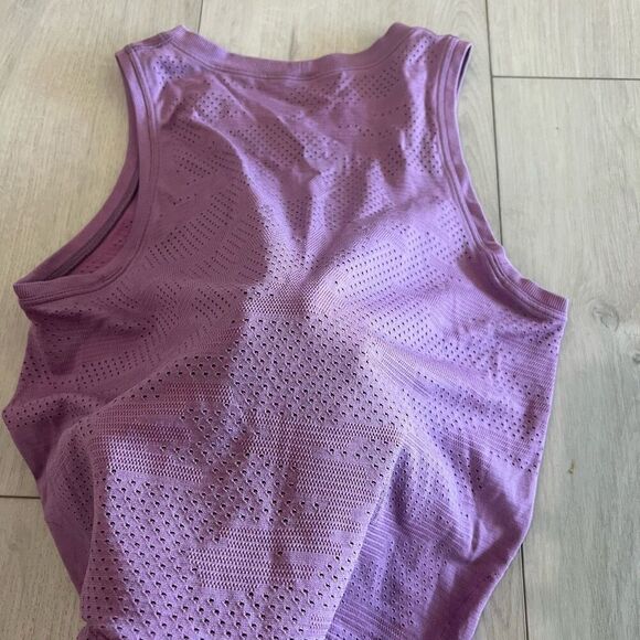 Lululemon women’s top size s Missing - Picture 5 of 6